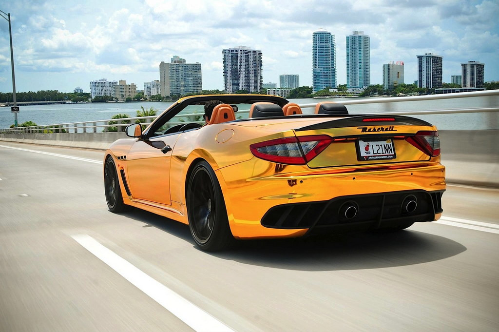 Au oprit pentru control de rutina o masina poleita cu aur, dar au ridicat-o pe loc. Ce au aflat politistii despre proprietar