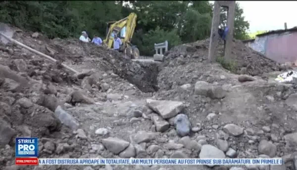 Barbat din Alba, mort dupa ce un mal de pamant s-a surpat peste el. Colegii si medicii nu l-au putut salva