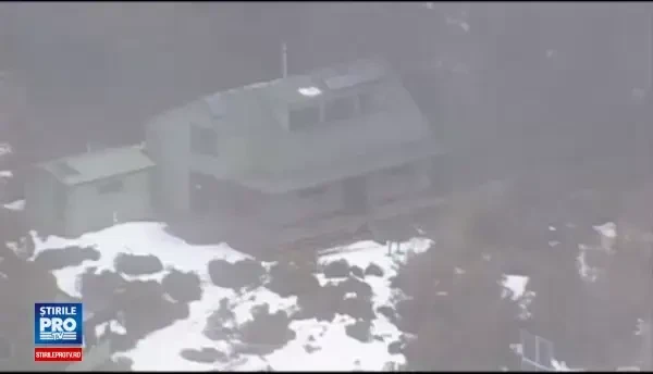 A ramas singura in munti, dupa ce sotul ei a cazut si a murit, si a supravietuit o luna. Cum au gasit-o salvamontistii