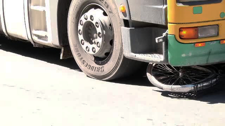 Un copil si tatal sau, loviti de TIR in timp ce mergeau cu bicicleta. Barbatul a fost dus la spital cu elicopterul SMURD
