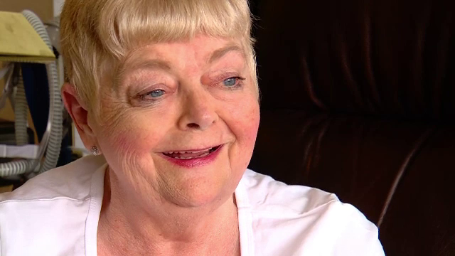 S-a dus sa-si verifice contul si a aflat o veste bulversanta despre ea: "Simtul umorului ma mai tine". Ce a patit femeia