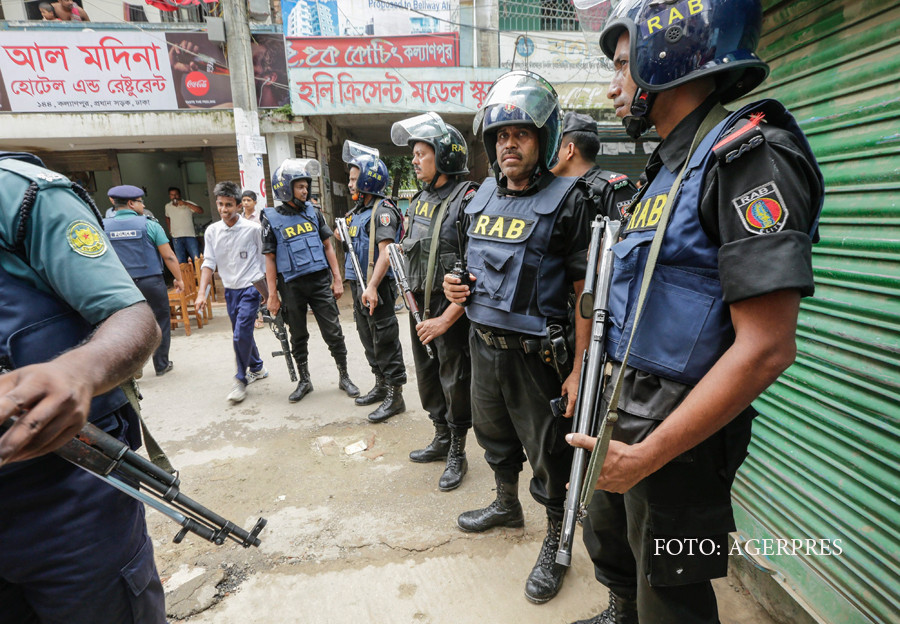 Batalie intre jihadistii ISIS si politia din Bangladesh, intr-o suburbie din Dhaka. "Emirul Califatului" ar fi fost ucis