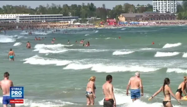 Drama pe plaja de la Saturn. Un tata a murit incercand sa-si salveze fiul de 8 ani de la inec