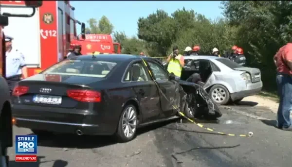 Accident mortal pe drumul pe care e o cruce la aproape fiecare kilometru. Soferul vinovat voia sa intoarca pe linie continua