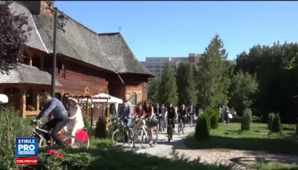 Tinerii designeri din Targu Mures care au vrut sa aiba parte de o nunta speciala. Cum au ajuns la ceremonie