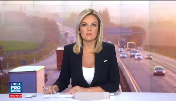 Un pod s-a prabusit pe o autostrada din Marea Britanie, dupa ce un excavator a intrat in el. Imaginile surprinse de martori