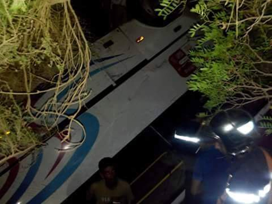 Tragedie pe o sosea din Algeria: un autobuz plin cu copii a cazut intr-o prapastie. Autoritatile acuza "terorismul rutier"