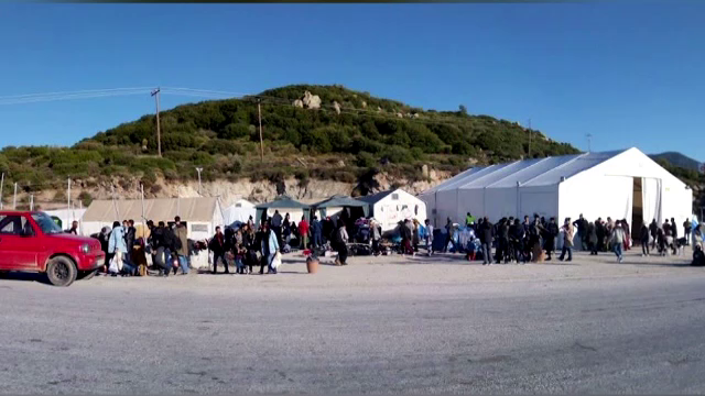 Romanii care au renuntat la vacante si au facut voluntariat in tabere de refugiati din Grecia: "Erau ingroziti si infometati"