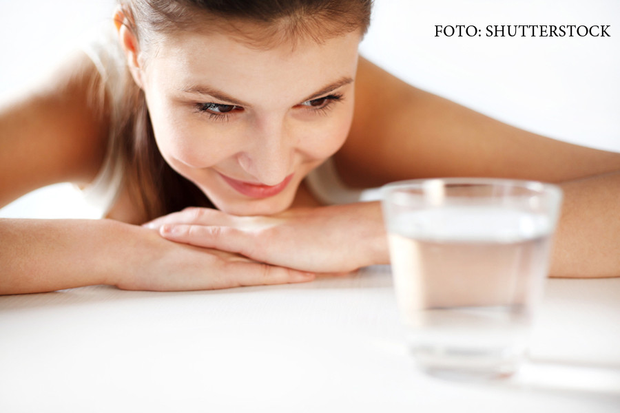 Cele 2 reguli obligatoriu de respectat daca vrei sa slabesti. Cum functioneaza "testul paharului cu apa"