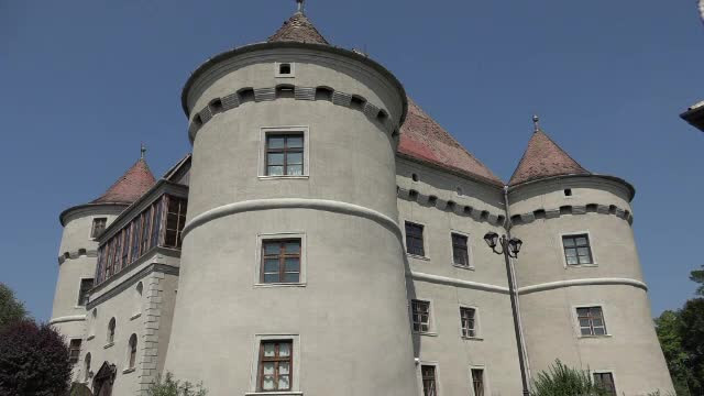 Un castel romanesc din 1560 si-a recapatat stralucirea, dupa o investitie de cateva sute de mii de euro. Cine l-a cumparat