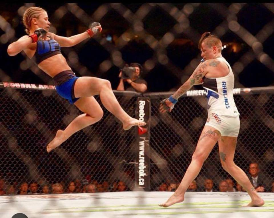 O fata a reusit KO-ul anului! Ce lovitura fabuloasa a reusit cu piciorul: VIDEO