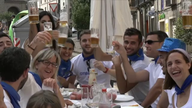 A inceput "La Tomatina", celebrul festival spaniol in care participantii se bat cu rosii. "Sarbatoarea ne trece prin sange"