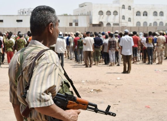 Atentat sinucigas produs la un centru de recrutare al armatei din Yemen: cel putin 60 de morti si 60 de raniti