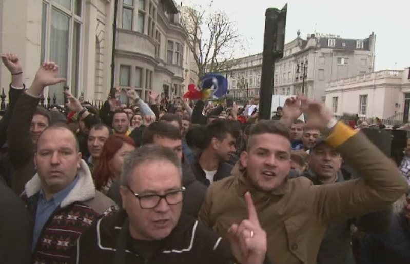 Ciolos anunta mai multe sectii de vot in strainatate. Cati romani s-au inscris sa voteze prin corespondenta la toamna