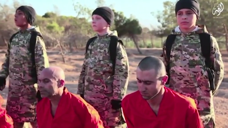 Si-a recunoscut baietelul, rapit in urma cu 3 ani, dupa ce a vizionat un clip cu o executie. Cum a ajuns "calau" pentru ISIS