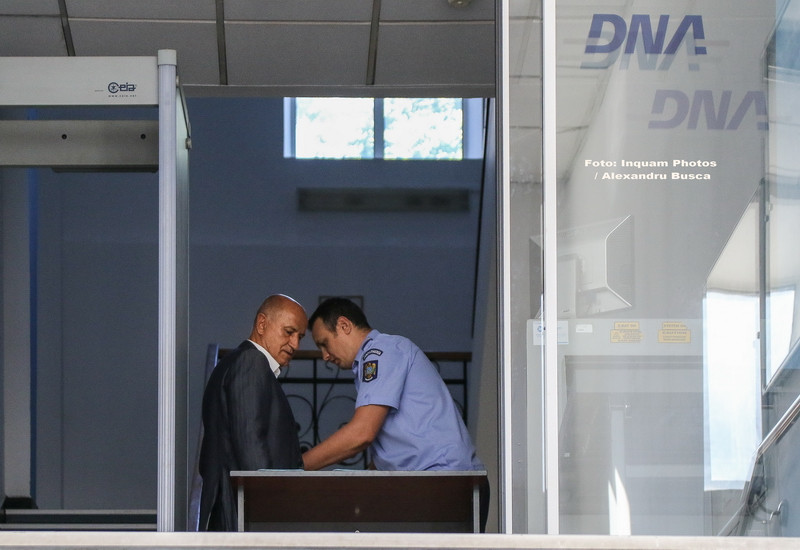 George Copos s-a prezentat la DNA. Procurorii il audiaza in dosarul "lucrarilor stiintifice" scrise de detinuti