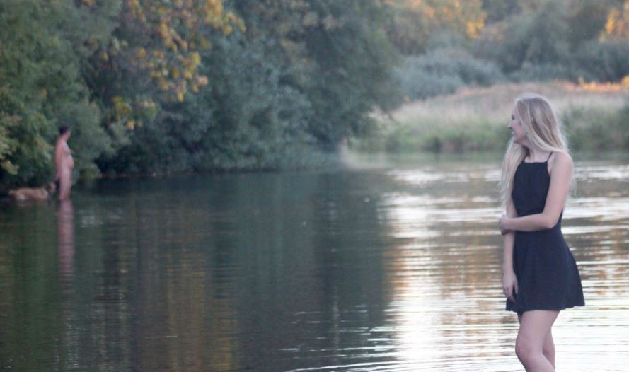 O tanara din SUA si-a dorit o poza artistica la final de liceu. Ce a surprins din greseala fotograful