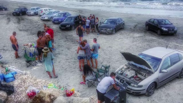 Tinerii care au parcat 10 masini pe plaja de la Corbu pentru a face gratar vor fi amendati. Sanctiunile nu-i sperie pe soferi