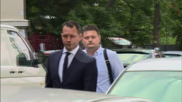 Parfumuri, stilouri scumpe si whisky. Sumele pe care le-ar fi deturnat sefii DIPI, sub pretextul unor cheltuieli de protocol