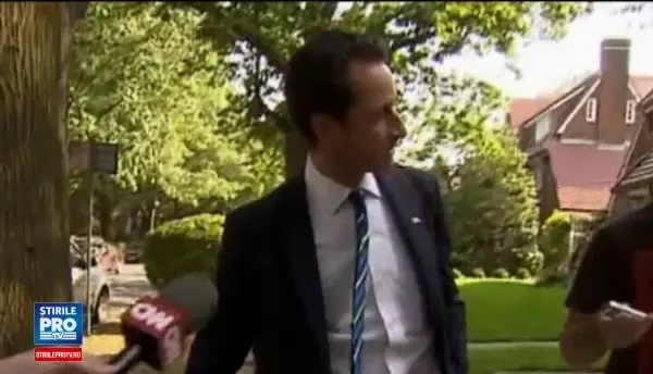 Consiliera de incredere a lui Hillary Clinton divorteaza. Ipostaza scandaloasa in care a aparut sotul ei in presa americana