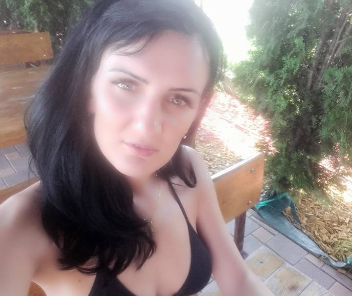 Politista din Hunedoara, in ipostaze erotice pe internet. Atena: "Femeile isi doresc admiratia sexului opus"