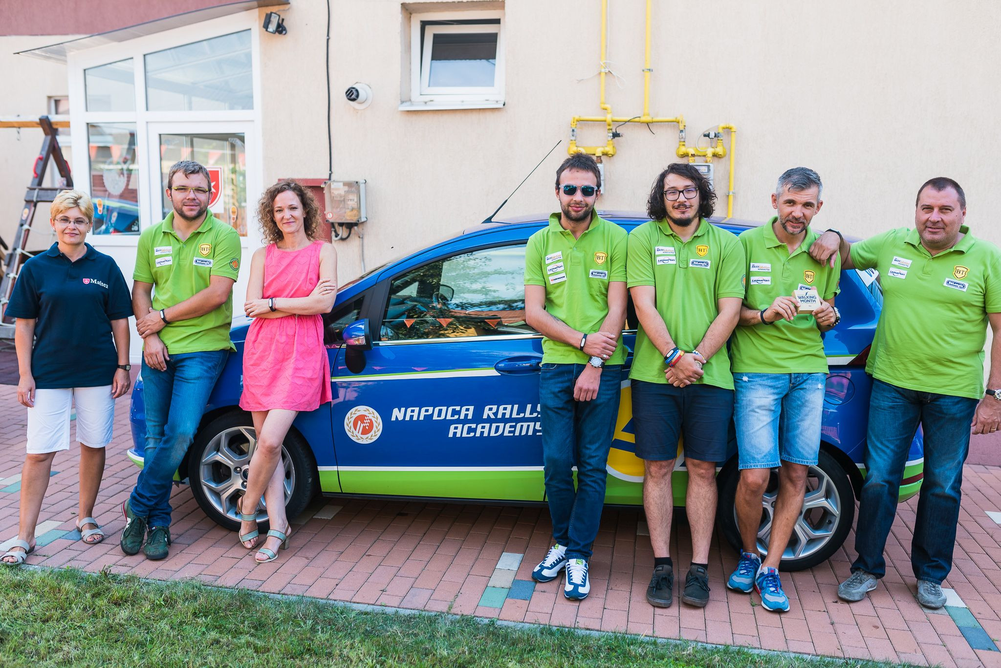 WALKING MONTH: Baschebalistii U-BT si pilotii Napoca Rally Academy merg pe jos pentru a ajuta copiii care nu pot sa umble