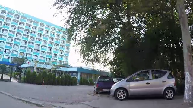 Incercarile unei vacante in Eforie Nord. Hoteluri in paragina si drum cu "capcane" pana la plaja: "Parca e muntele Golgota"