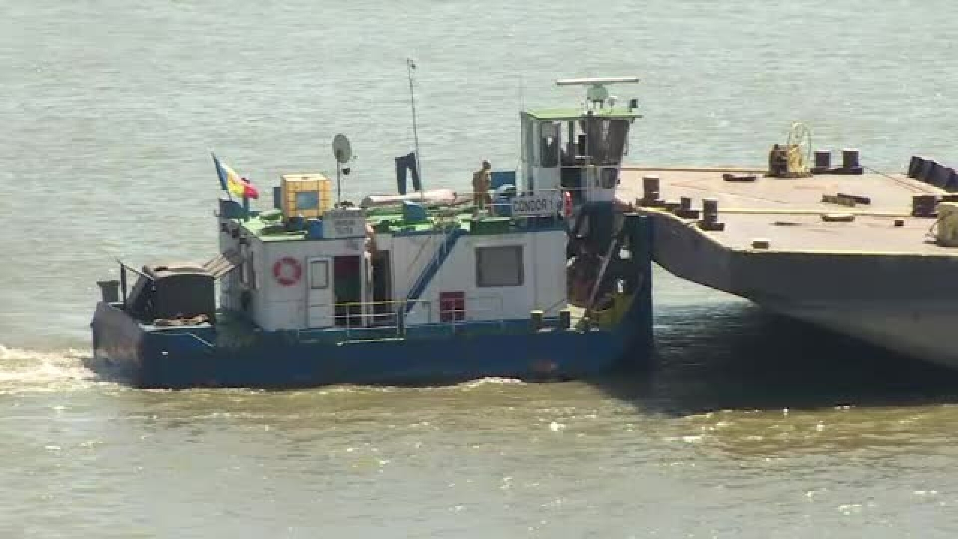 Alerta pe Dunare. Un remorcher a fost cat pe ce sa se scufunde, dupa ce a intrat intr-un banc de nisip
