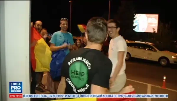 Romanul care a traversat Canalul Manecii inot, fara costum de neopren, s-a intors in tara. Cum a fost primit de fani