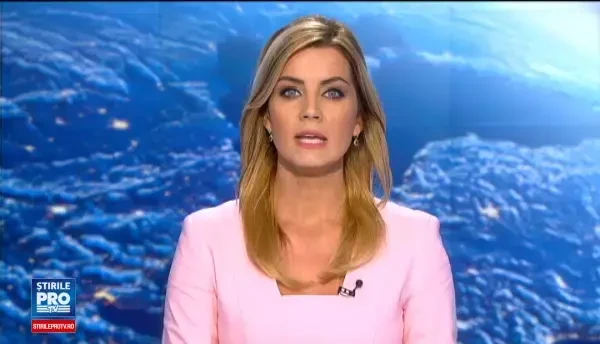 A fost lovita de remorca unui tractor, iar apoi plimbata pe la trei spitale. O fata de 6 ani ar putea ramane fara un picior