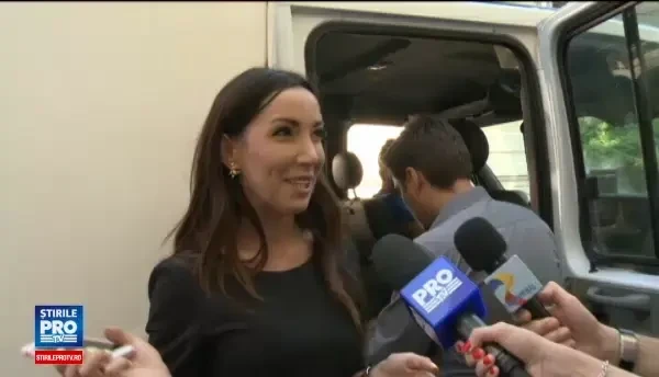 "Spectacol" in fata casei Printului Paul de Romania. Motivul pentru care i-au fost scoase la licitatie tablouri si sculpturi