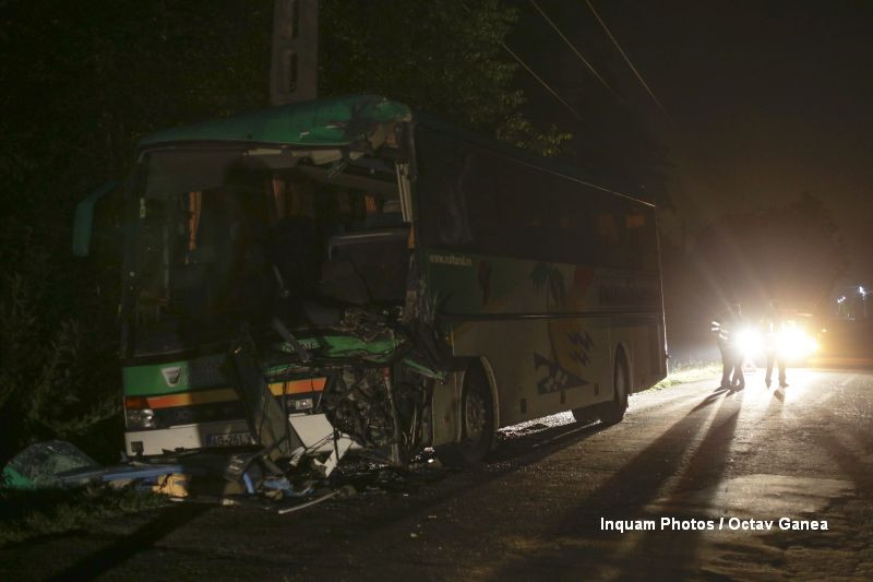 Doua autobuze cu 80 de oameni s-au ciocnit, in Arges. Politistii i-au deschis dosar penal unuia dintre soferi