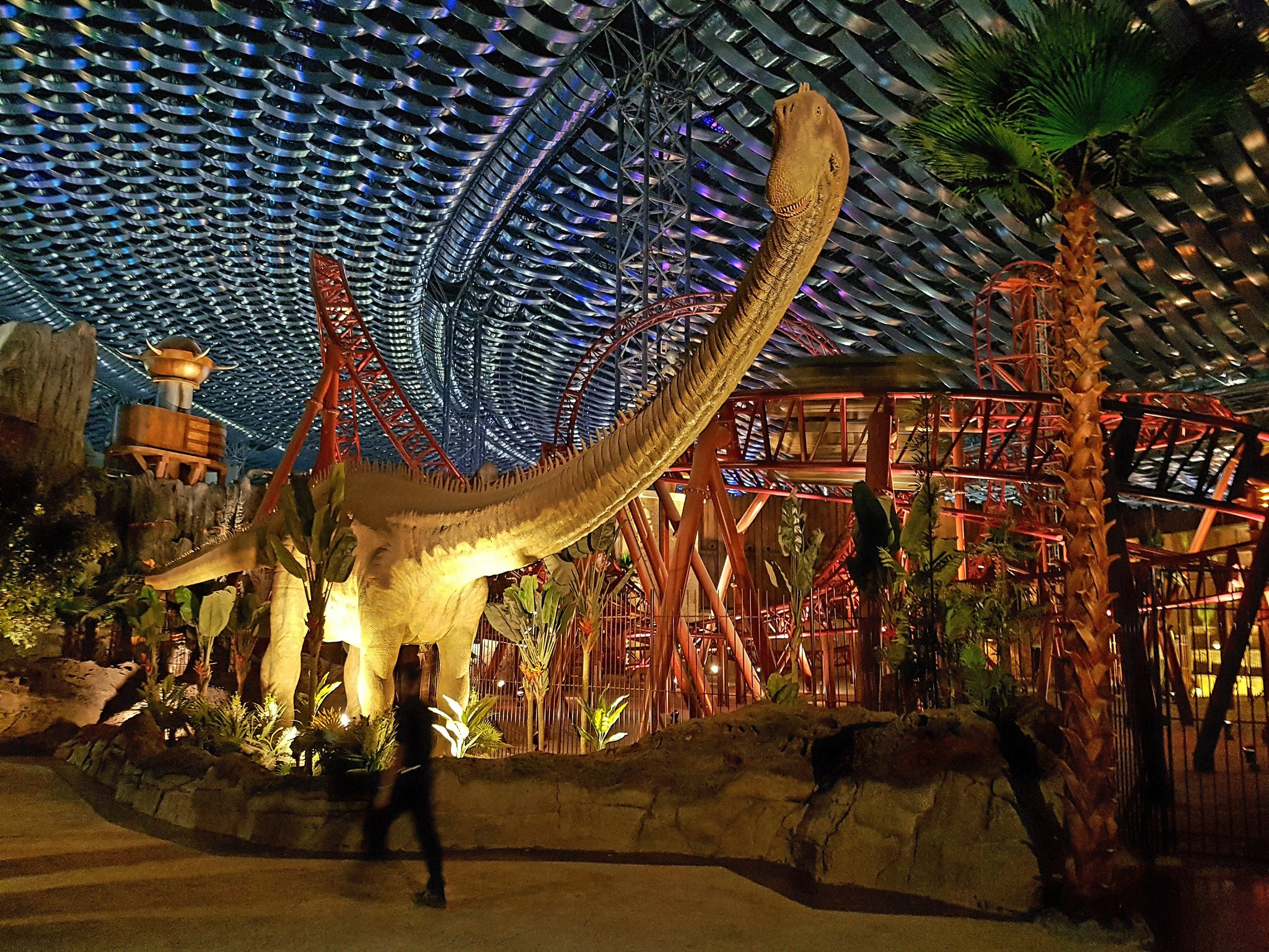 Dubaiul impresioneaza din nou. A inaugurat cel mai mare parc tematic acoperit