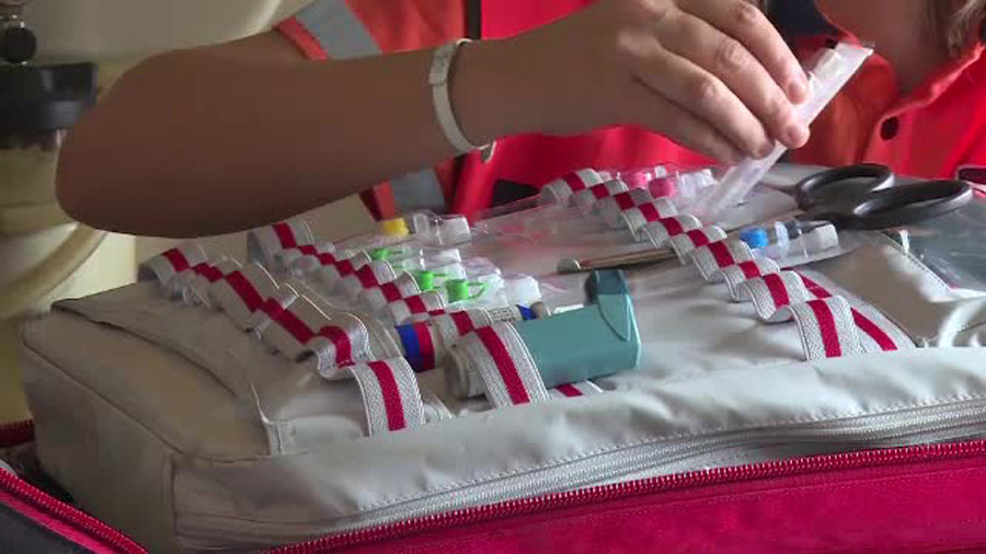 Doua asistente din Ploiesti au fost bagate in spital de pacientii si rudele lor. "Se urca in masina peste noi, ne lovesc"