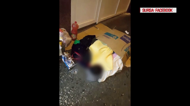 Inregistrarea care a starnit revolta pe internet: doi copilasi dorm intr-o cutie de carton pe un trotuar din Timisoara