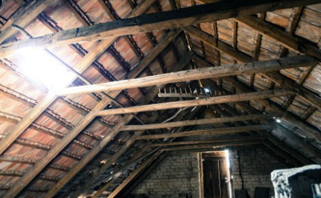 Descoperirea macabra a unui barbat chiar in podul fermei tatalui sau. Nimeni nu mai urcase acolo de 40 de ani