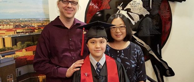 Cel mai tanar student al unei institutii de invatamant superior din SUA. La 12 ani a fost acceptat de Universitatea Cornell