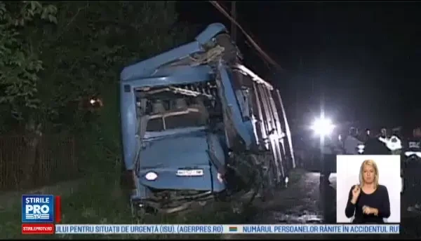 COD ROSU in judetul Arges, dupa ce doua autobuze cu 80 de oameni s-au ciocnit. Unul dintre soferi a vrut sa evite o oaie