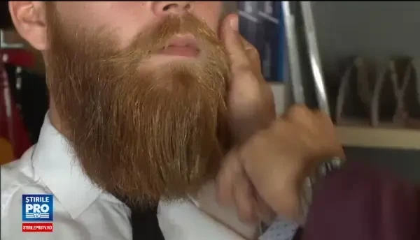 Ziua Mondiala a barbii, sarbatorita si in Romania. Cat timp ii ia acestui barbat sa-si ingrijeasca barba in fiecare zi