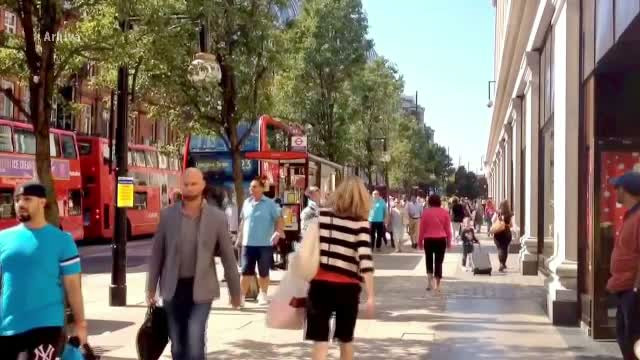 Extenuata de atata shopping, o femeie din Londra a sunat la salvare. Cerinta incredibila avuta de tanara