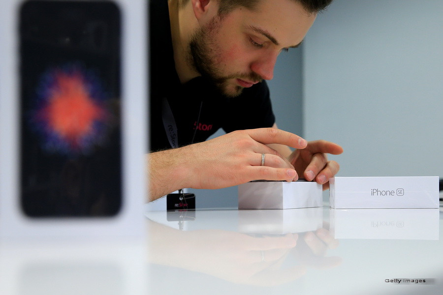 iPhone 7 ar putea veni cu o noua culoare, pe langa cele deja consecrate. Cum s-a dat de gol o firma producatoare de boxe