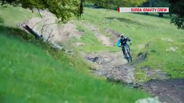 Experienta dureroasa pentru o adolescenta pe cel mai dificil traseu de ciclism montan din tara. A terminat cursa la spital