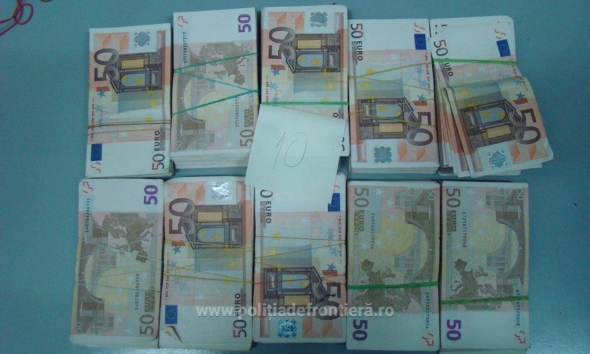 360.000 de euro descoperiti de politistii de frontiera intr-un autocar, in Giurgiu. Unde erau ascunsi banii