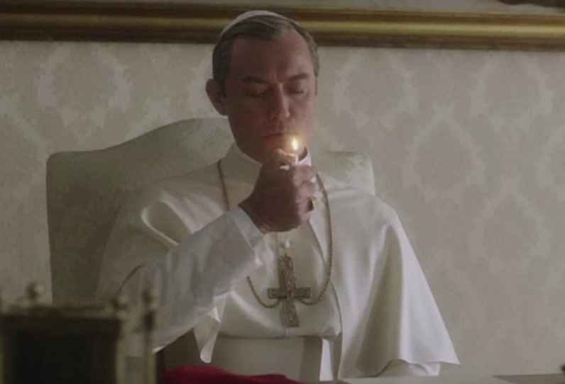 "The Young Pope" a avut premiera la Venetia. Jude Law, laudat pentru interpretarea sa: "Este o forta naturii"