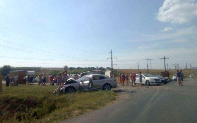 Un microbuz s-a ciocnit cu un BMW in Galati: 8 persoane au fost ranite. Medic: "Victimele erau imprastiate peste tot"