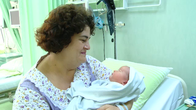 Vis implinit dupa aproape doua decenii pentru o romanca: Victorita a devenit mama la 48 de ani. Medicii vorbesc de un caz rar