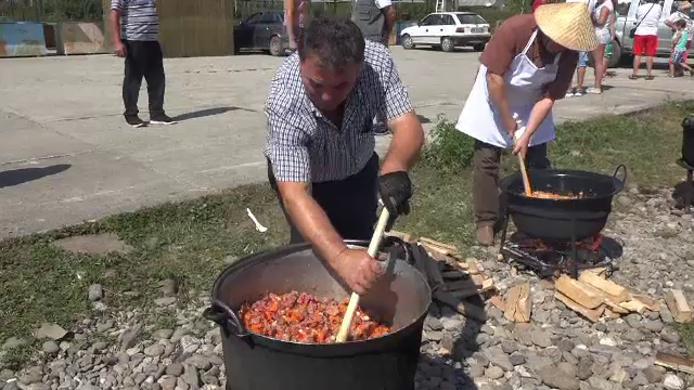 Reteta celui mai bun gulas din Maramures. Mirosea atat de bine incat a ademenit la ospat un grup de motociclisti