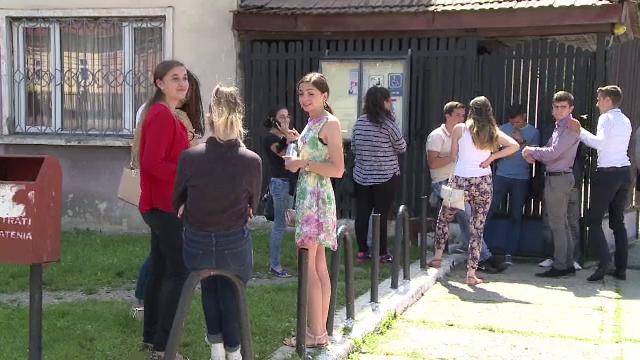 Avem cei mai saraci copii din UE, iar 1 din 5 abandoneaza scoala. Programul prin care liceele pot primi cate 100.000 de euro