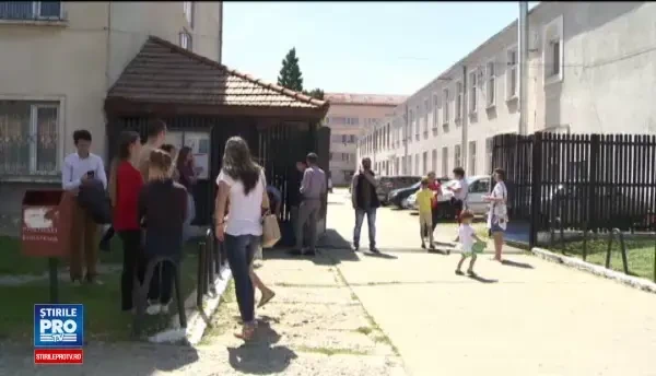 Avem cei mai saraci copii din UE, iar 1 din 5 abandoneaza scoala. Programul prin care liceele pot primi cate 100.000 de euro