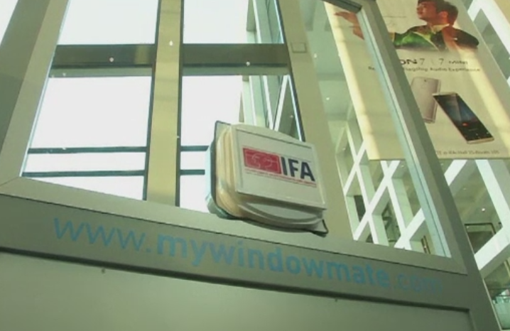 "Windowmate", robotul care spala geamuri, prezentat la Targul de la Berlin. Cum functioneaza aparatul de cafea inteligent